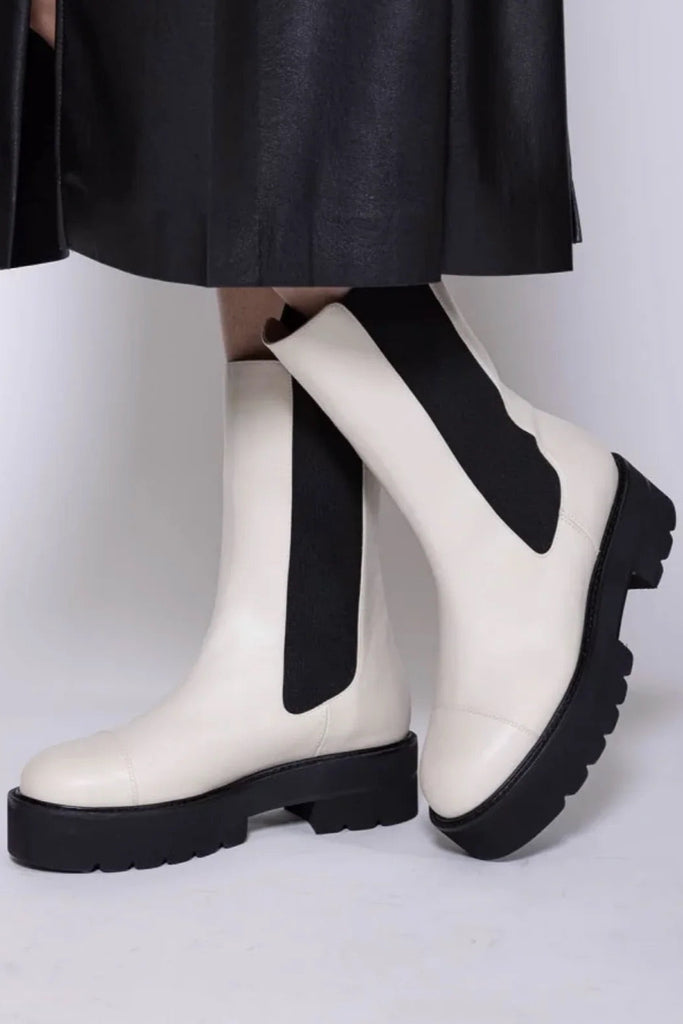 STUART WEITZMAN "Presley Ultralift" Boot